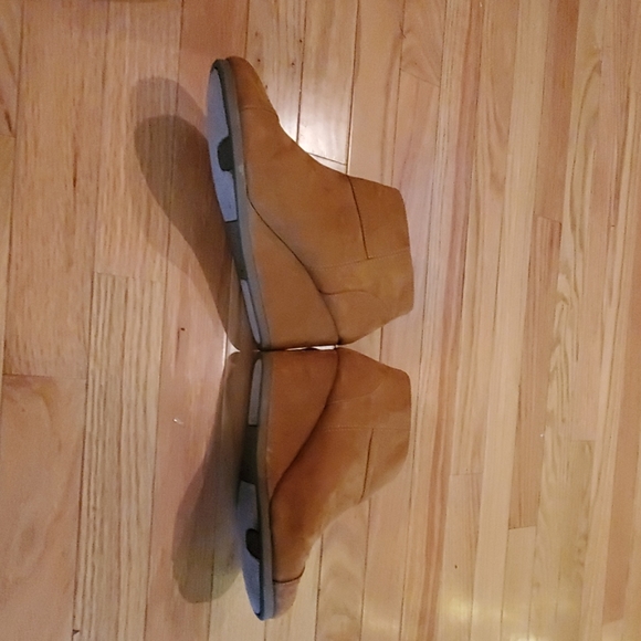 Boots - Picture 2 of 5